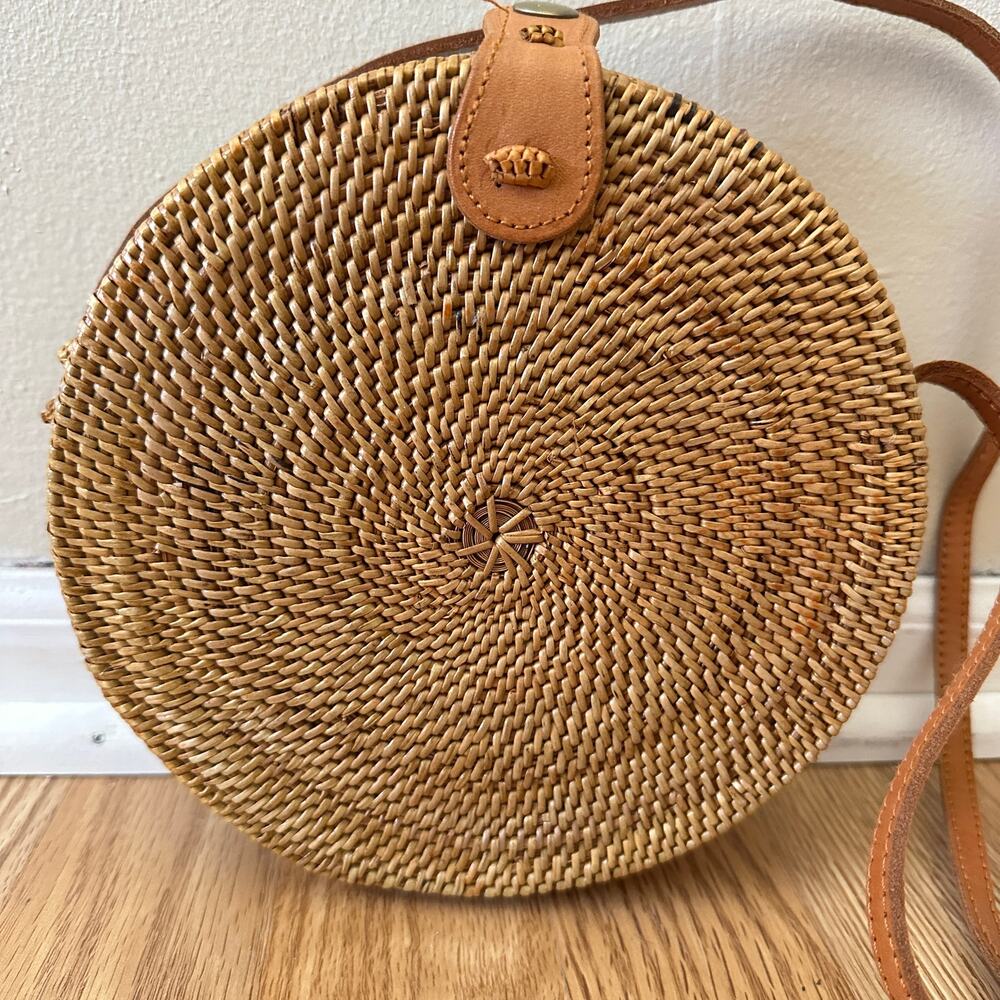 Boho Handwoven Round Rattan Crossbody Purse Flower Weaving Bali Bag Leather - Picture 2 of 12